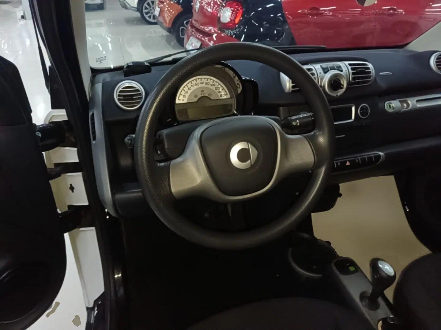 smart fortwo 2012 1.0 MHD Hardtop Standard Edition — миниатюра 18
