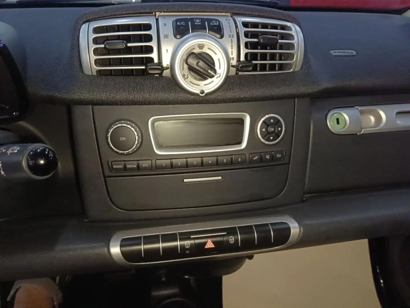 smart fortwo 2012 1.0 MHD Hardtop Standard Edition — миниатюра 20