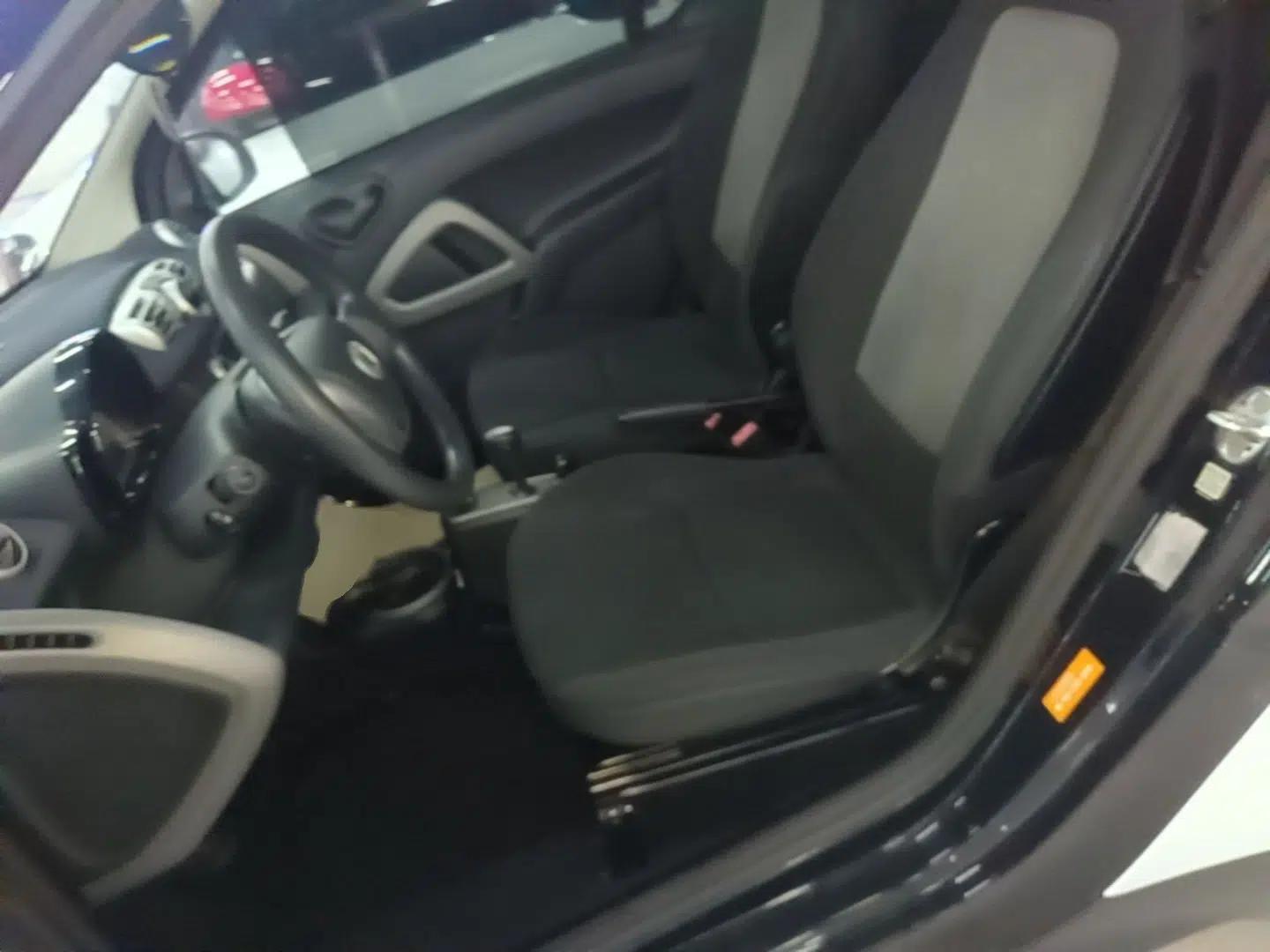 smart fortwo 2012 1.0 MHD Hardtop Standard Edition — миниатюра 22