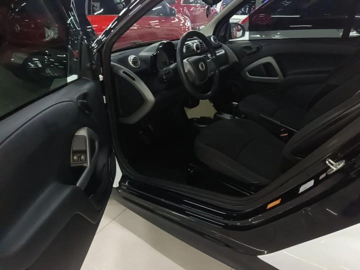 smart fortwo 2012 1.0 MHD Hardtop Standard Edition — миниатюра 23