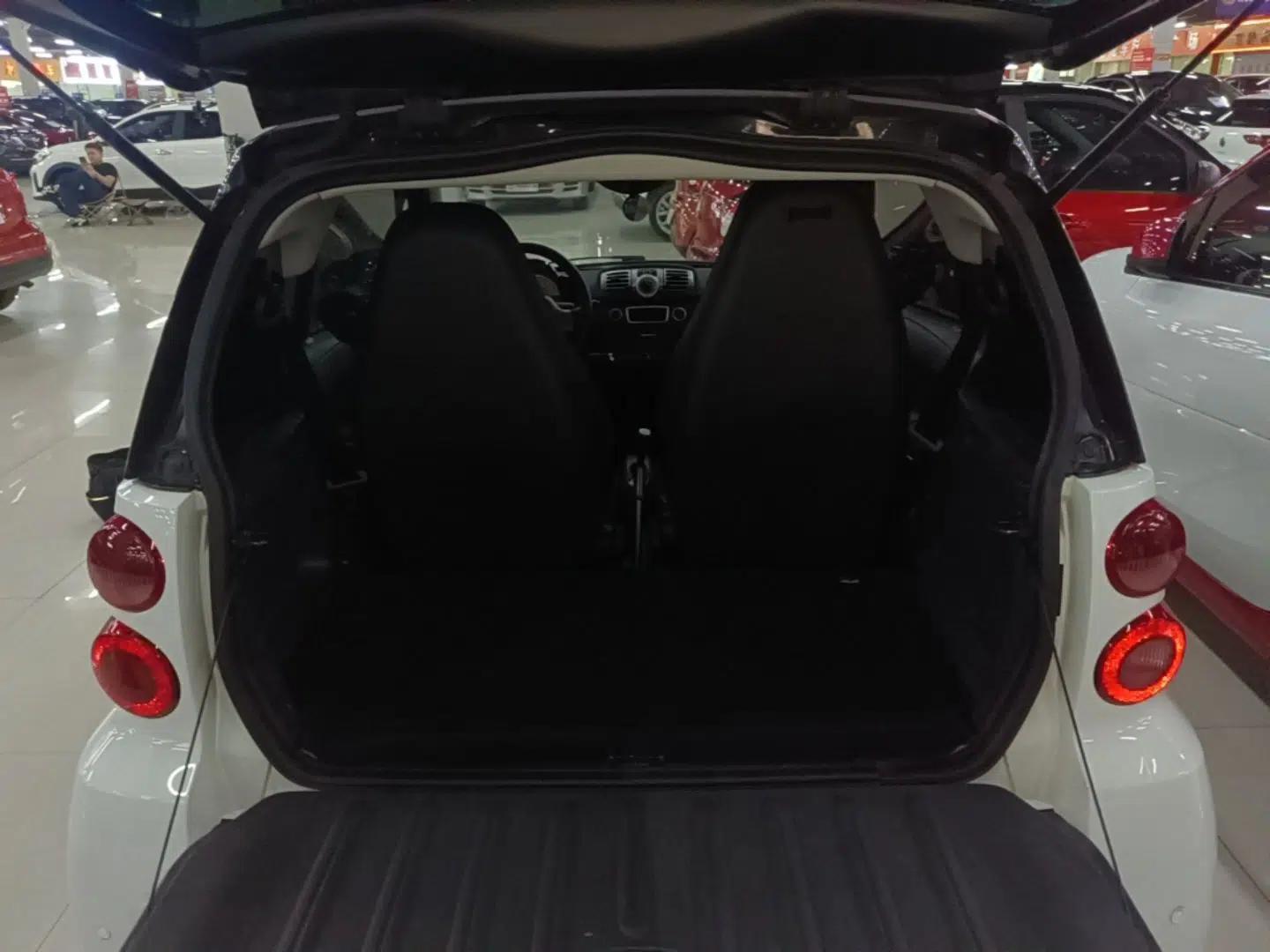 smart fortwo 2012 1.0 MHD Hardtop Standard Edition — миниатюра 27