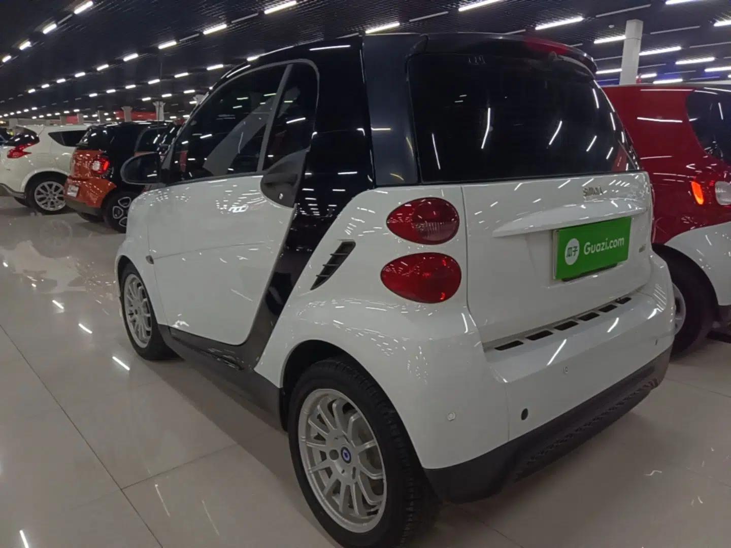 smart fortwo 2012 1.0 MHD Hardtop Standard Edition — миниатюра 4