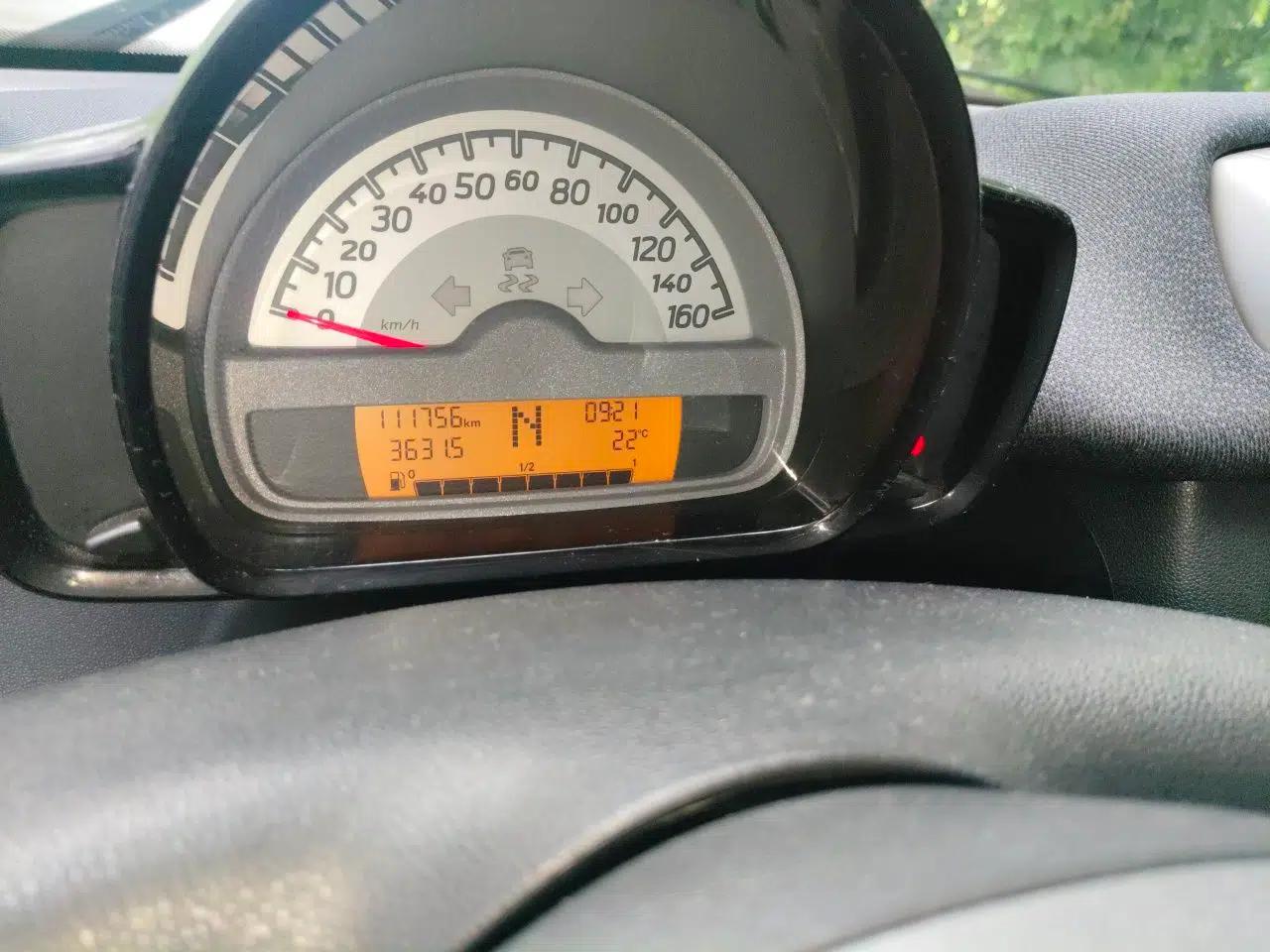 smart fortwo 2012 1.0 MHD Hardtop Standard Edition — миниатюра 12