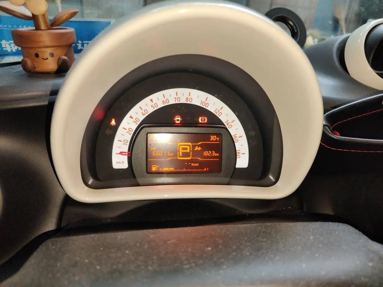 smart forfour 2016 1.0L 52 kW Dynamic Edition — миниатюра 11