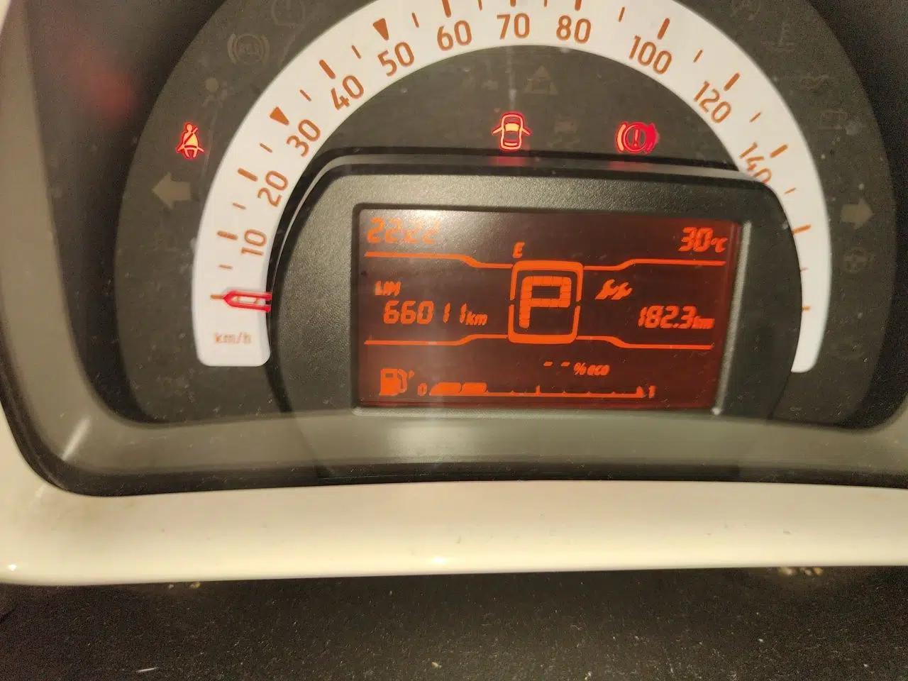 smart forfour 2016 1.0L 52 kW Dynamic Edition — миниатюра 12