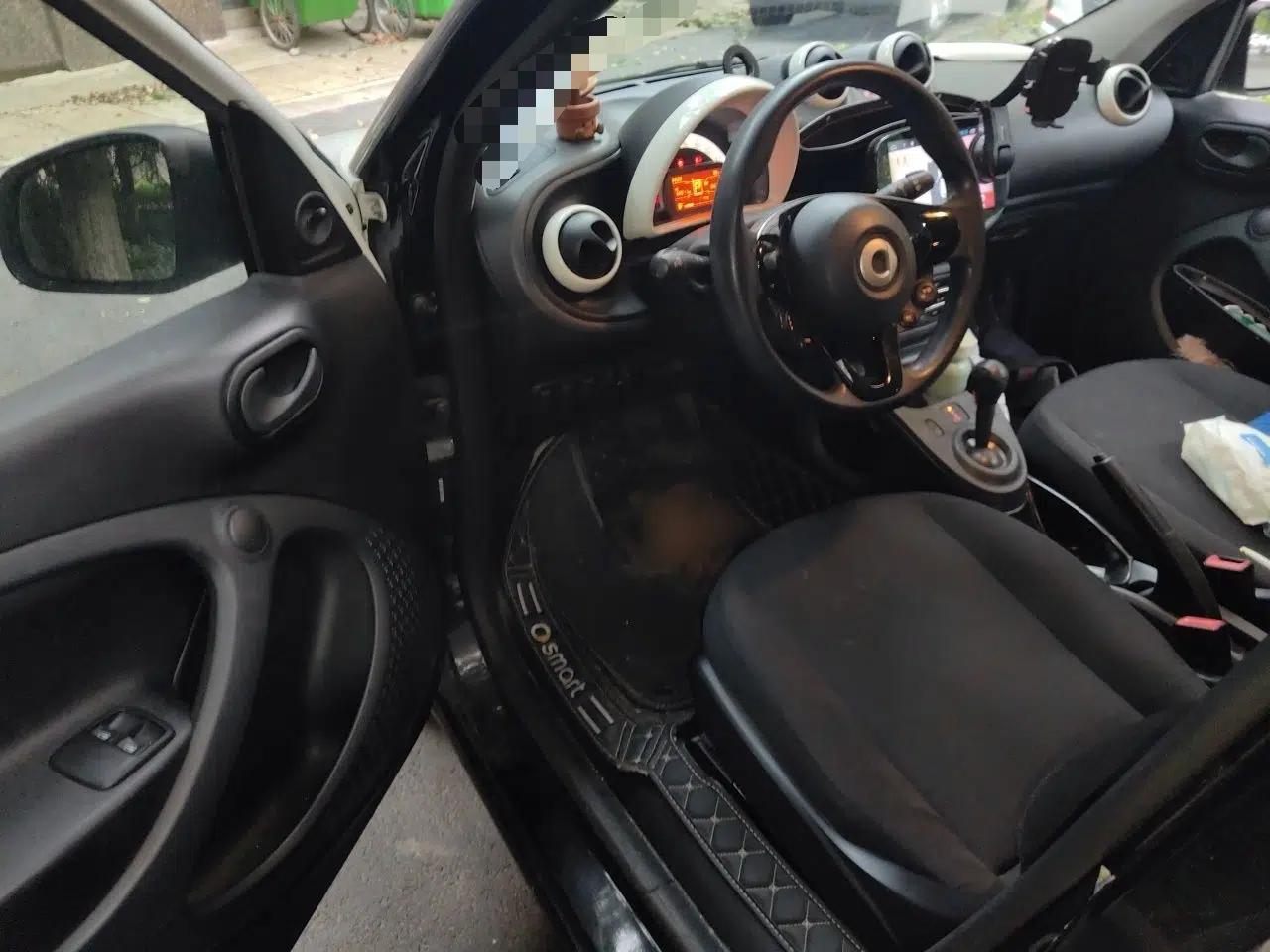 smart forfour 2016 1.0L 52 kW Dynamic Edition — миниатюра 16