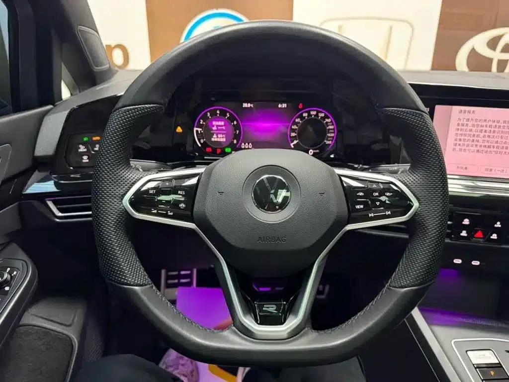 2023 Golf 280TSI DSG R-Line Lite — миниатюра 11