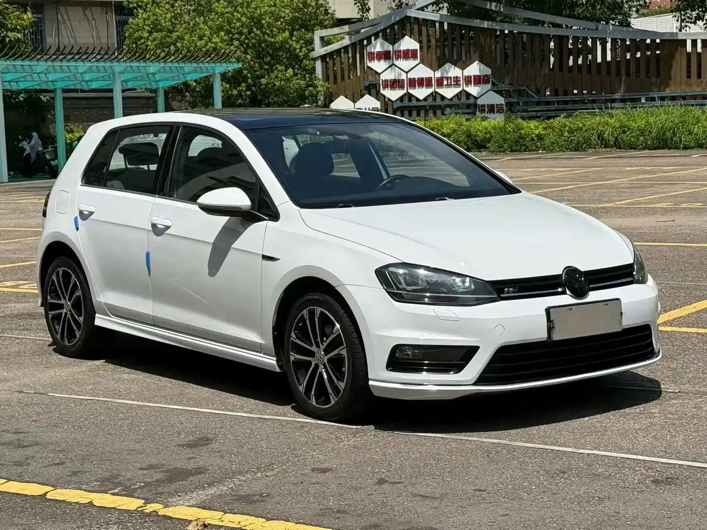 2017 Golf 280TSI Automatic R-Line Millionth Unit Edition — миниатюра 3
