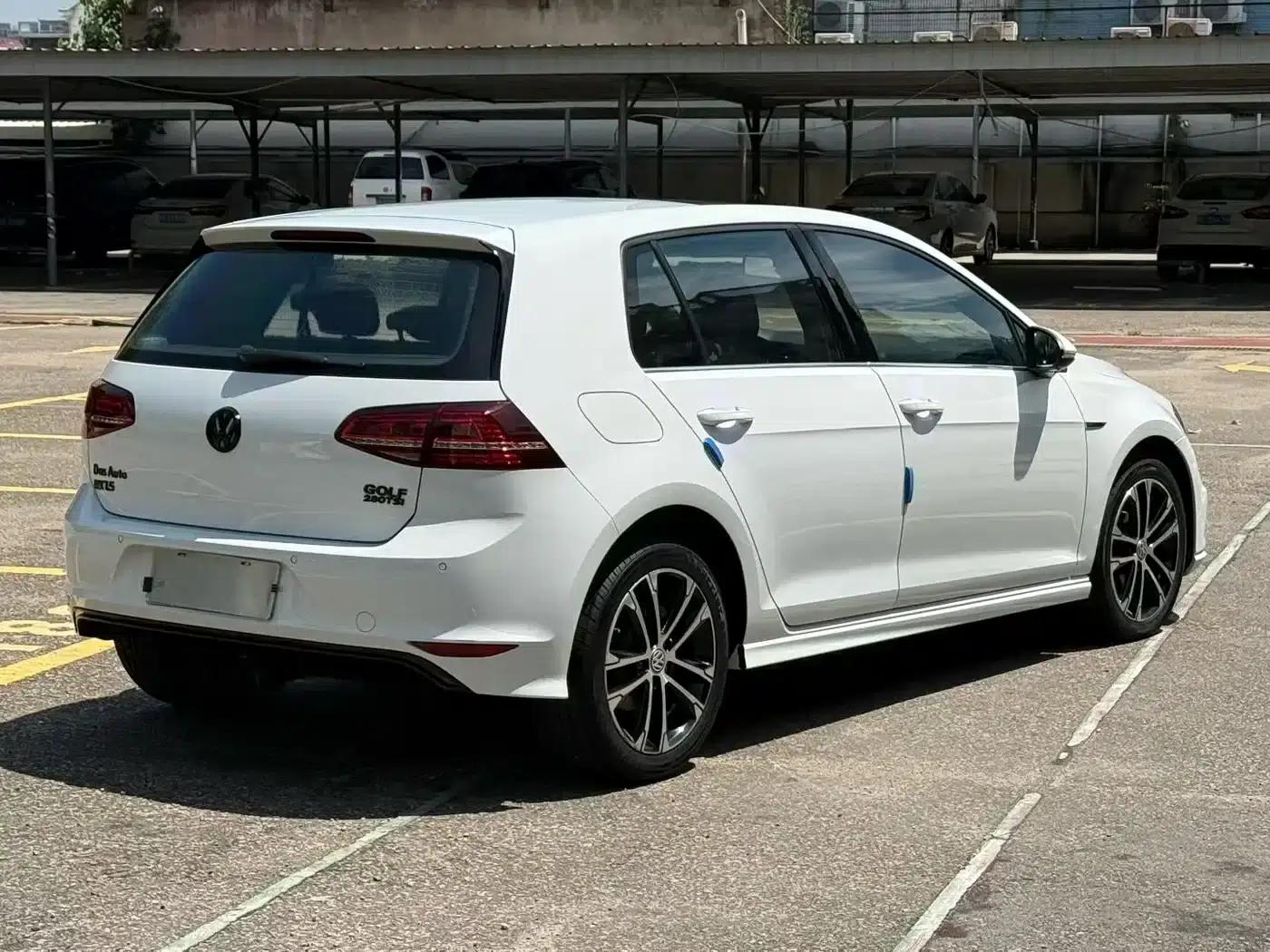 2017 Golf 280TSI Automatic R-Line Millionth Unit Edition — миниатюра 8