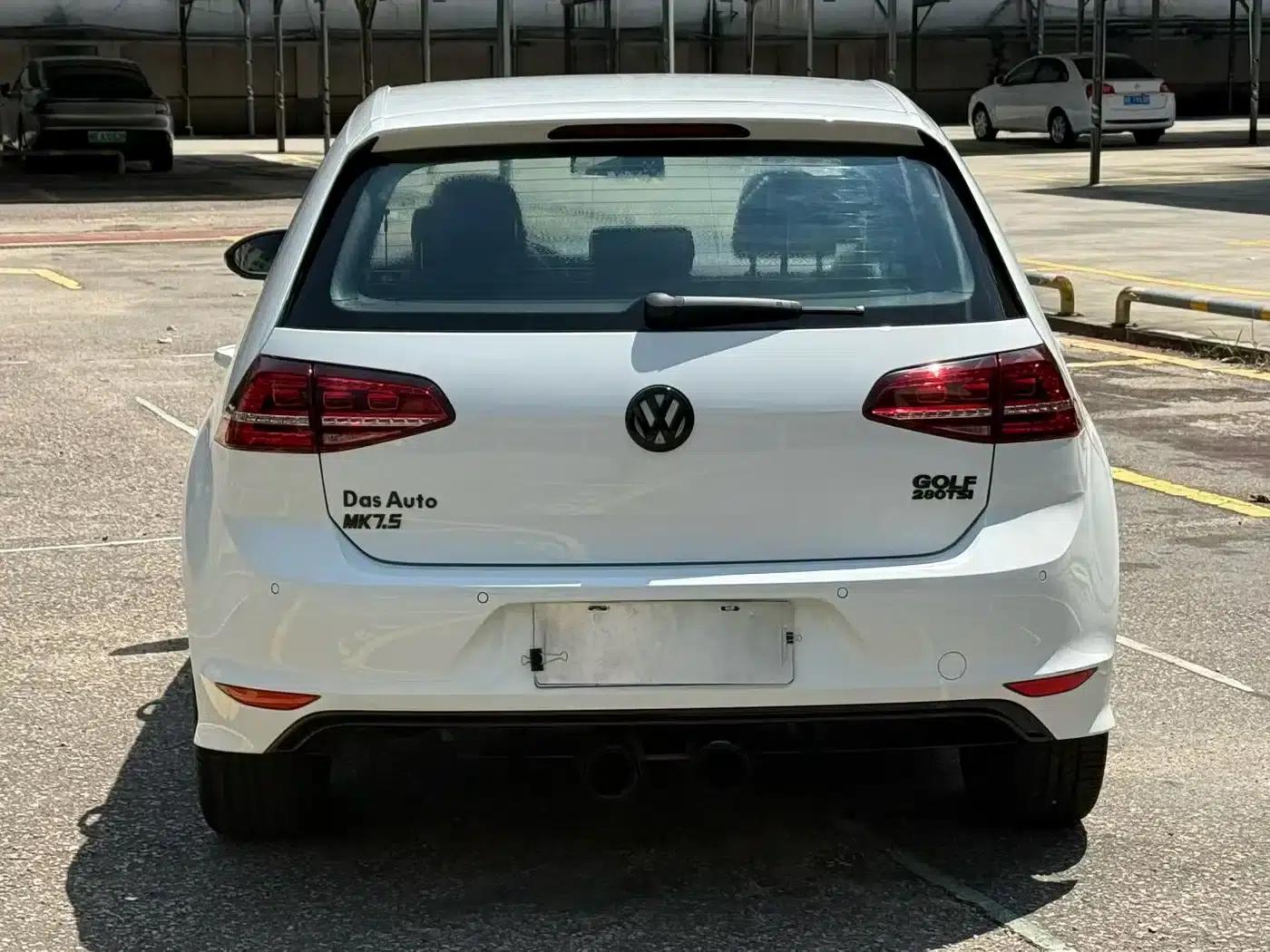 2017 Golf 280TSI Automatic R-Line Millionth Unit Edition — миниатюра 9
