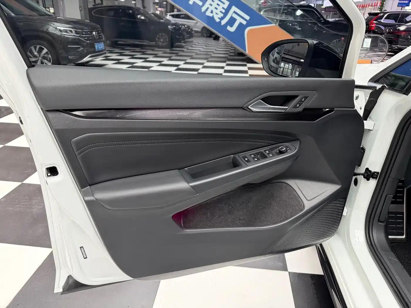 2023 Golf Facelift 280TSI DSG R-Line Lite — миниатюра 4