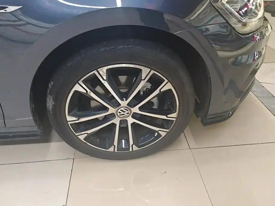 2020 Golf Beloved Edition 280TSI DSG R-Line — миниатюра 6