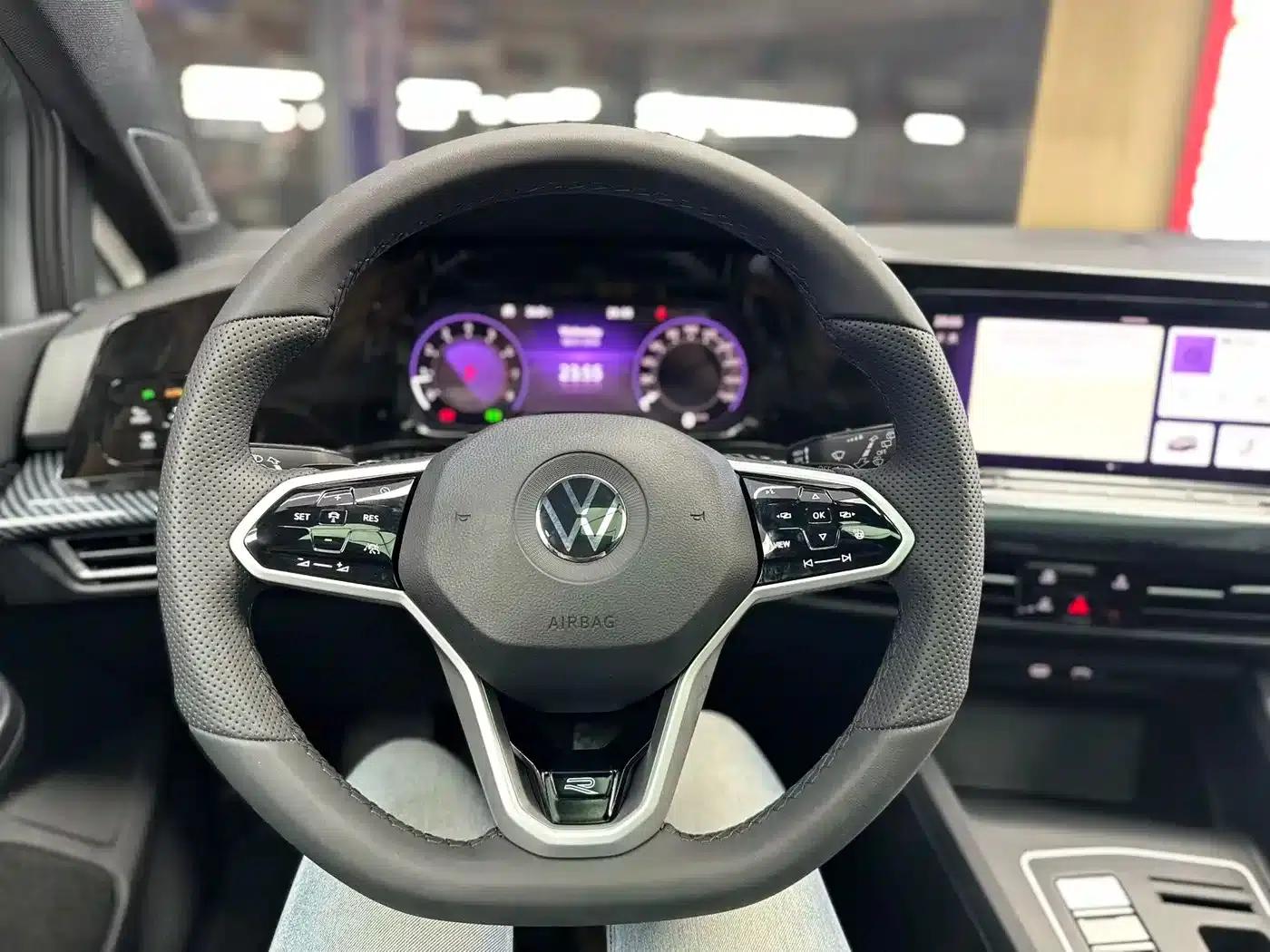 2023 Golf 280TSI DSG R-Line Lite — миниатюра 10