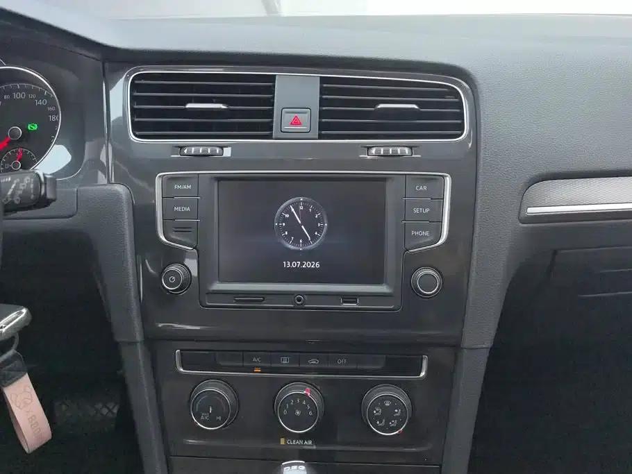 2017 Golf 230TSI Automatic Comfort Millionth Unit Commemorative Edition — миниатюра 13