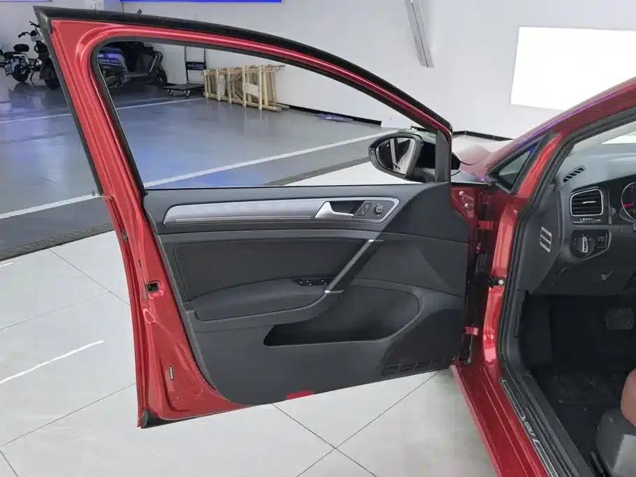 2017 Golf 230TSI Automatic Comfort Millionth Unit Commemorative Edition — миниатюра 7