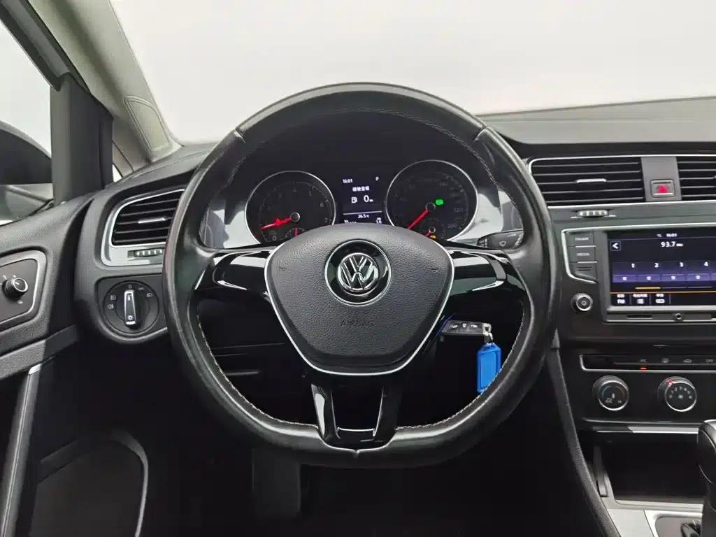 2017 Golf 1.6L Automatic Comfort Millionth Unit Commemorative Edition — миниатюра 11