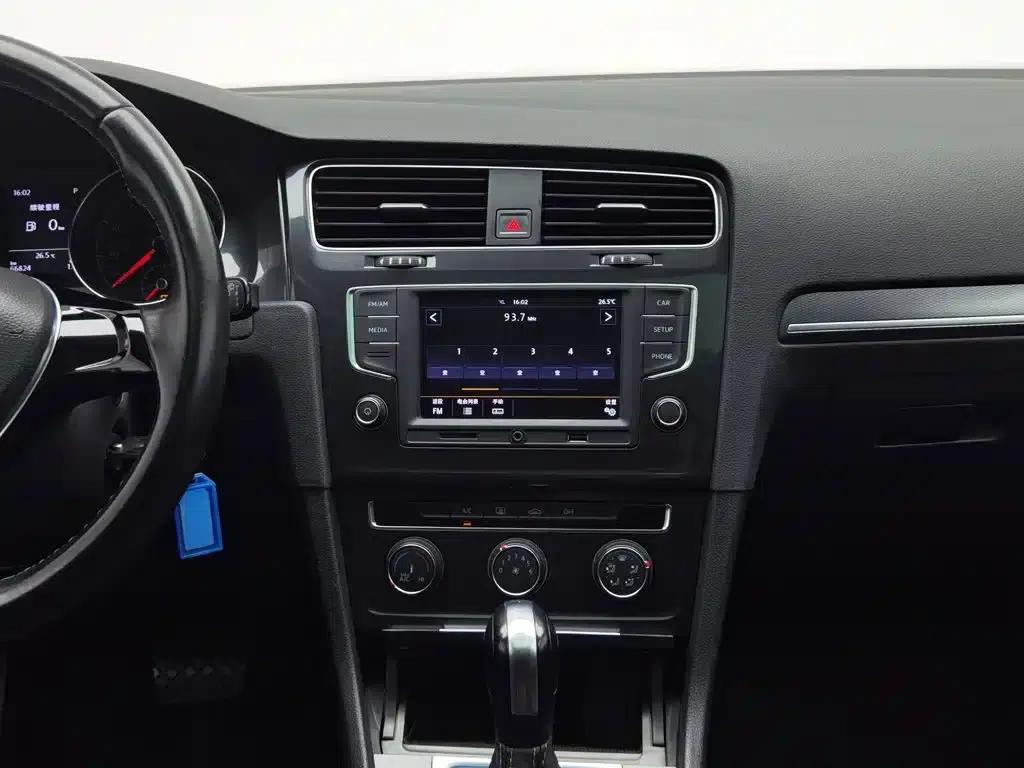 2017 Golf 1.6L Automatic Comfort Millionth Unit Commemorative Edition — миниатюра 12