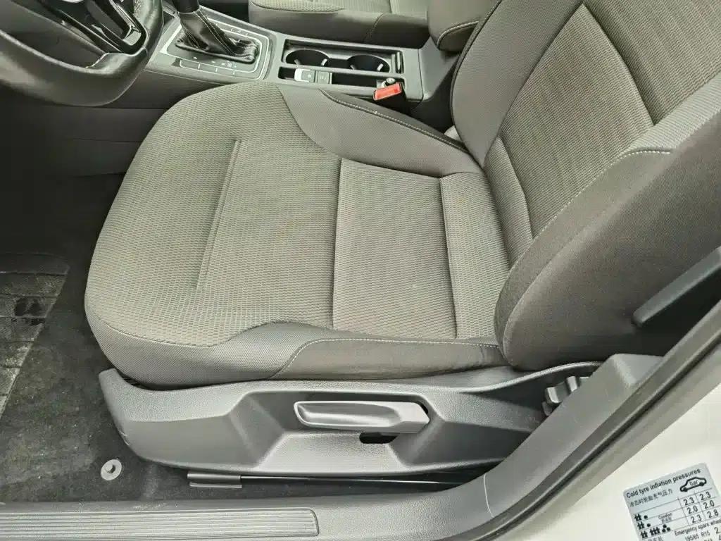 2017 Golf 1.6L Automatic Comfort Millionth Unit Commemorative Edition — миниатюра 20