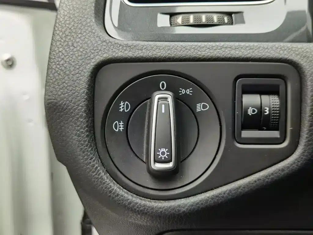 2017 Golf 1.6L Automatic Comfort Millionth Unit Commemorative Edition — миниатюра 21