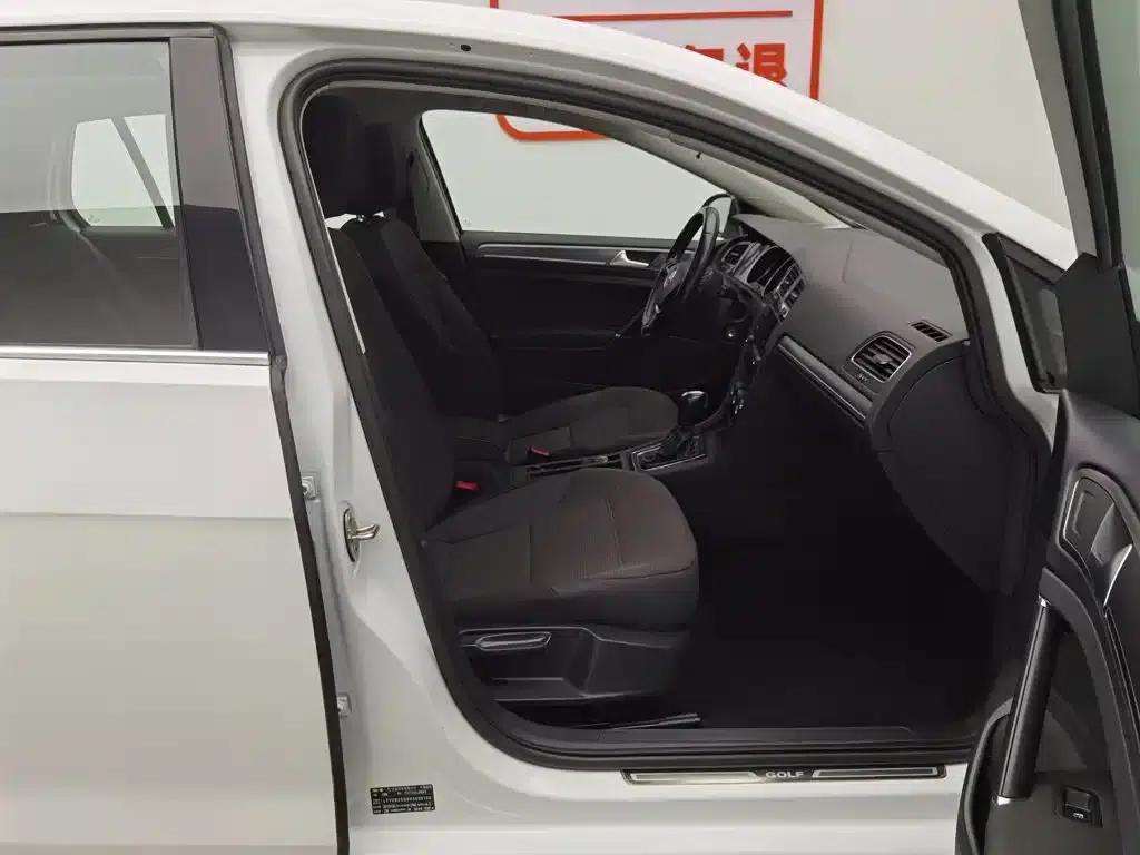 2017 Golf 1.6L Automatic Comfort Millionth Unit Commemorative Edition — миниатюра 23