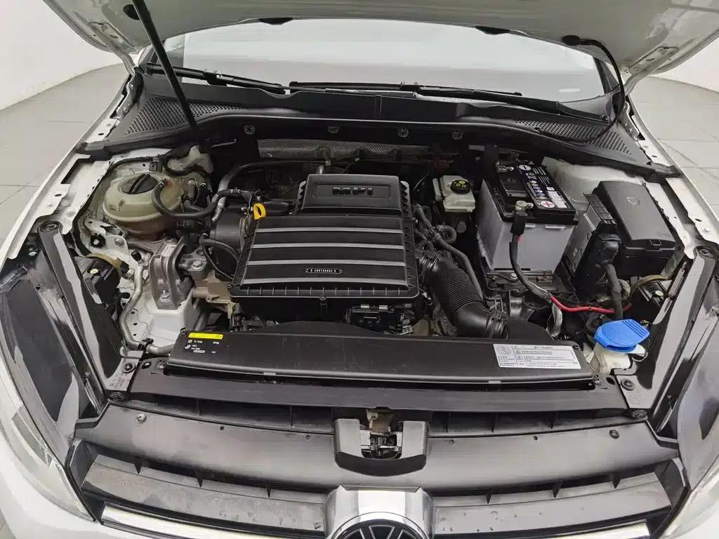 2017 Golf 1.6L Automatic Comfort Millionth Unit Commemorative Edition — миниатюра 6