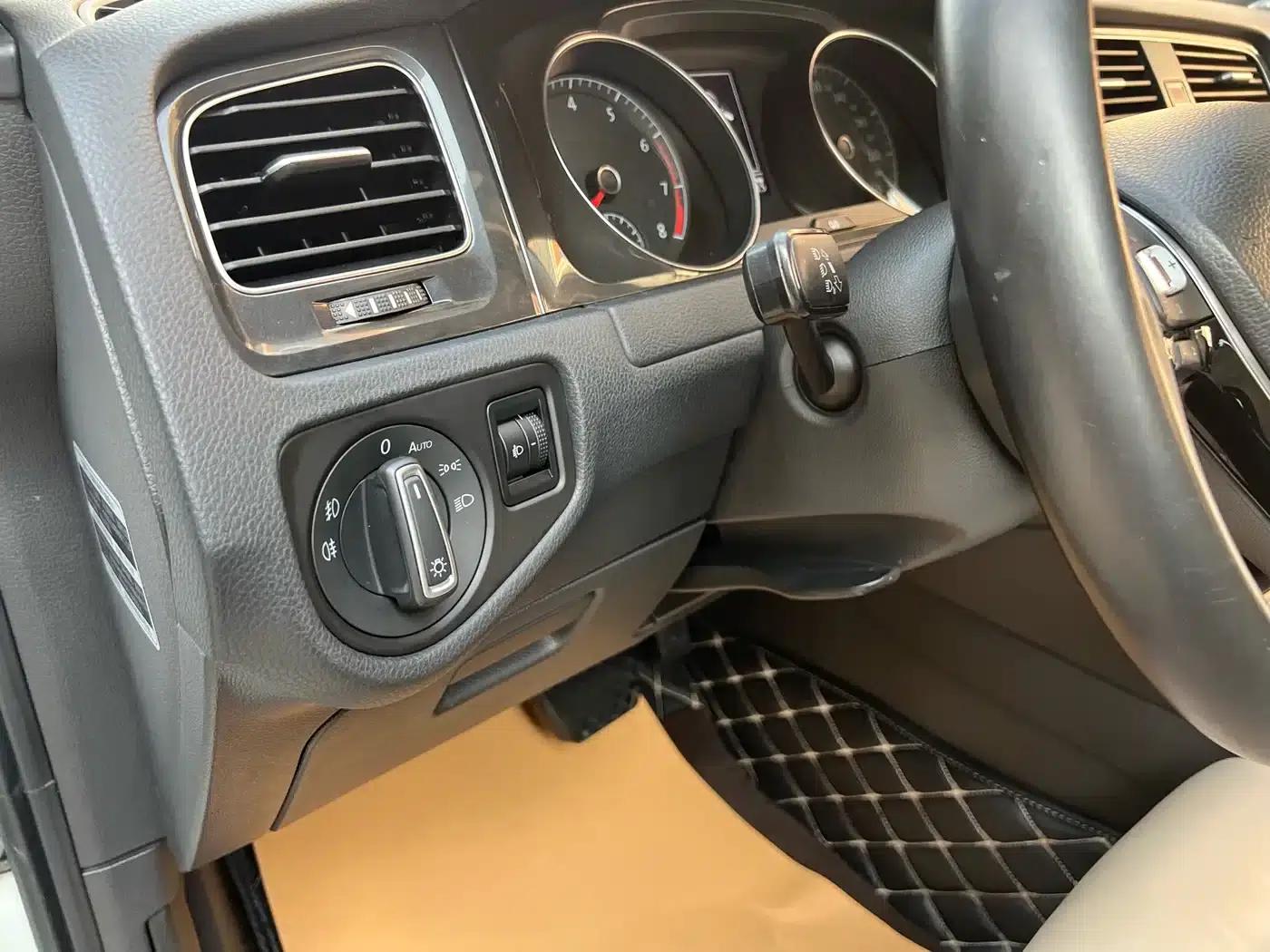 2017 Golf 230TSI Automatic Luxury Millionth Edition — миниатюра 15
