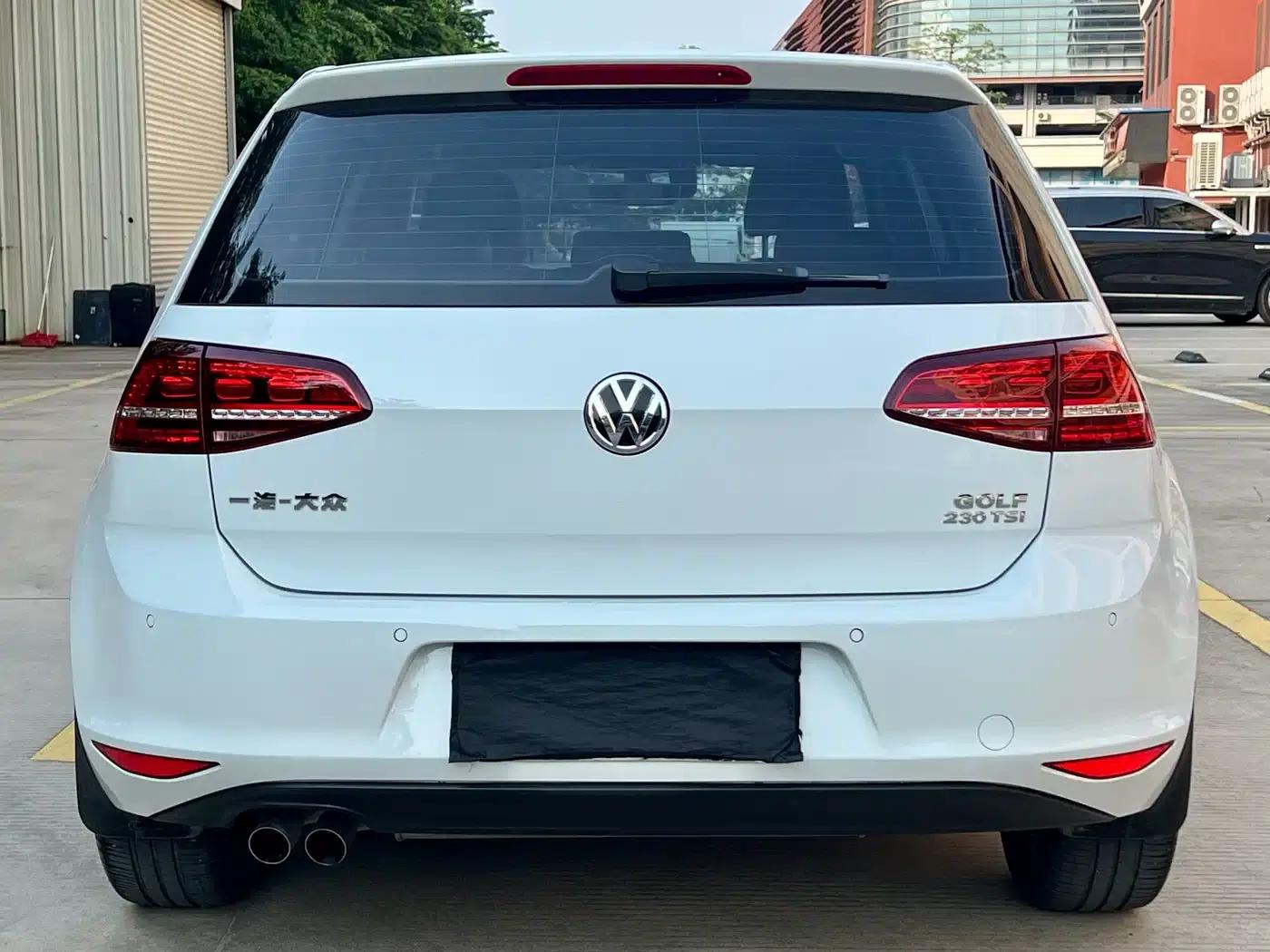 2017 Golf 230TSI Automatic Luxury Millionth Edition — миниатюра 4