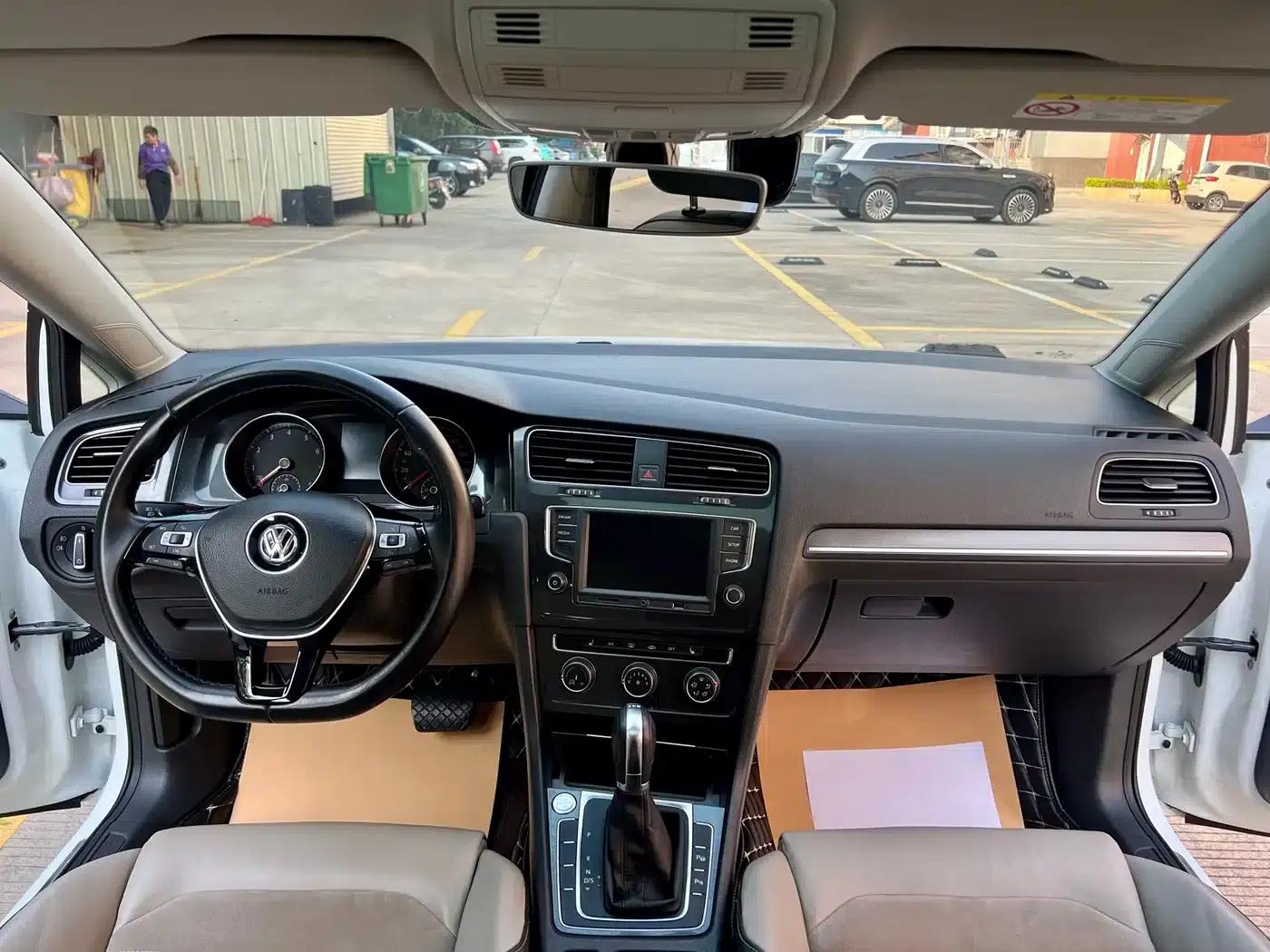 2017 Golf 230TSI Automatic Luxury Millionth Edition — миниатюра 5