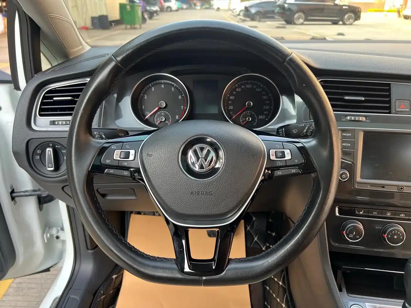 2017 Golf 230TSI Automatic Luxury Millionth Edition — миниатюра 10