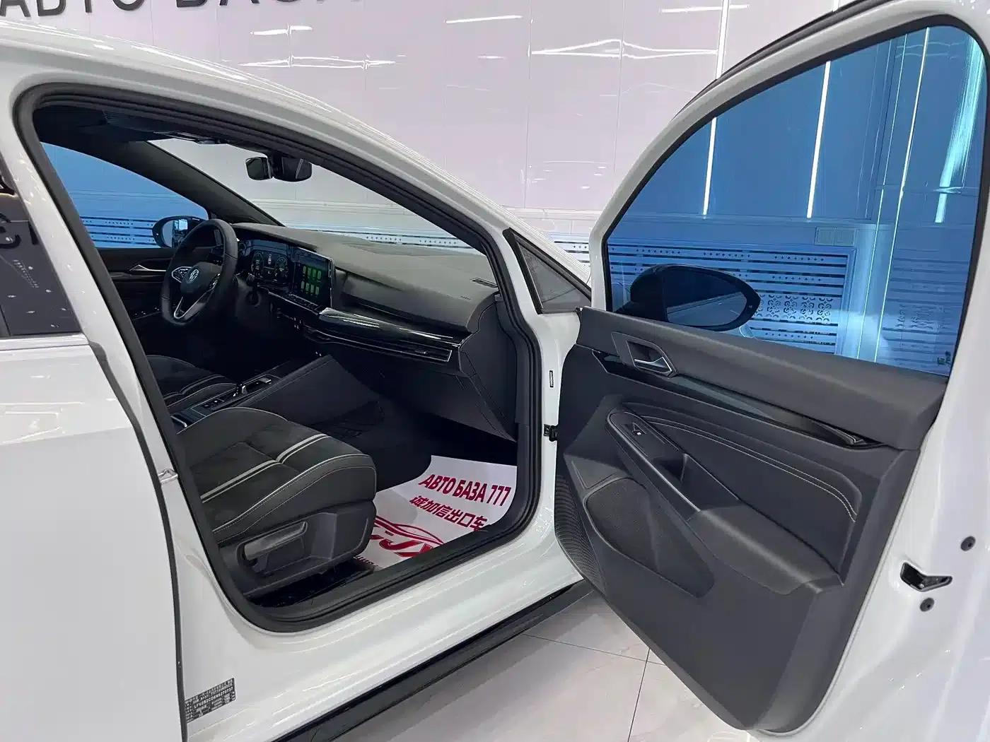 2021 Golf 280TSI DSG R-Line — миниатюра 17