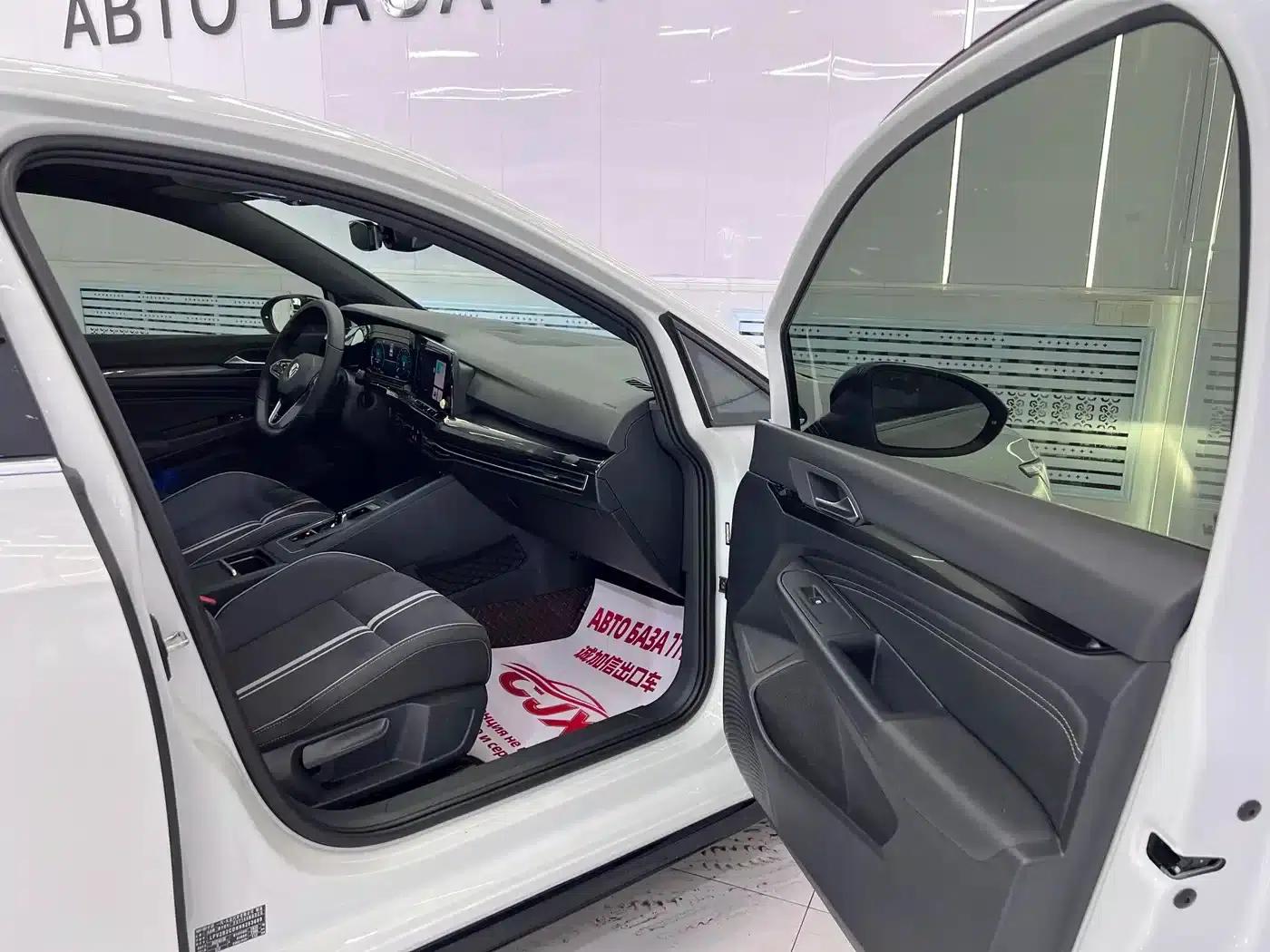 2021 Golf 280TSI DSG R-Line — миниатюра 17