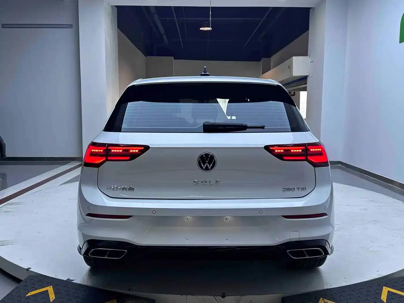 2023 Golf 280TSI DSG R-Line Lite — миниатюра 11