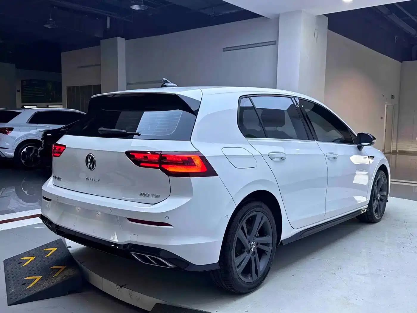 2023 Golf 280TSI DSG R-Line Lite — миниатюра 5