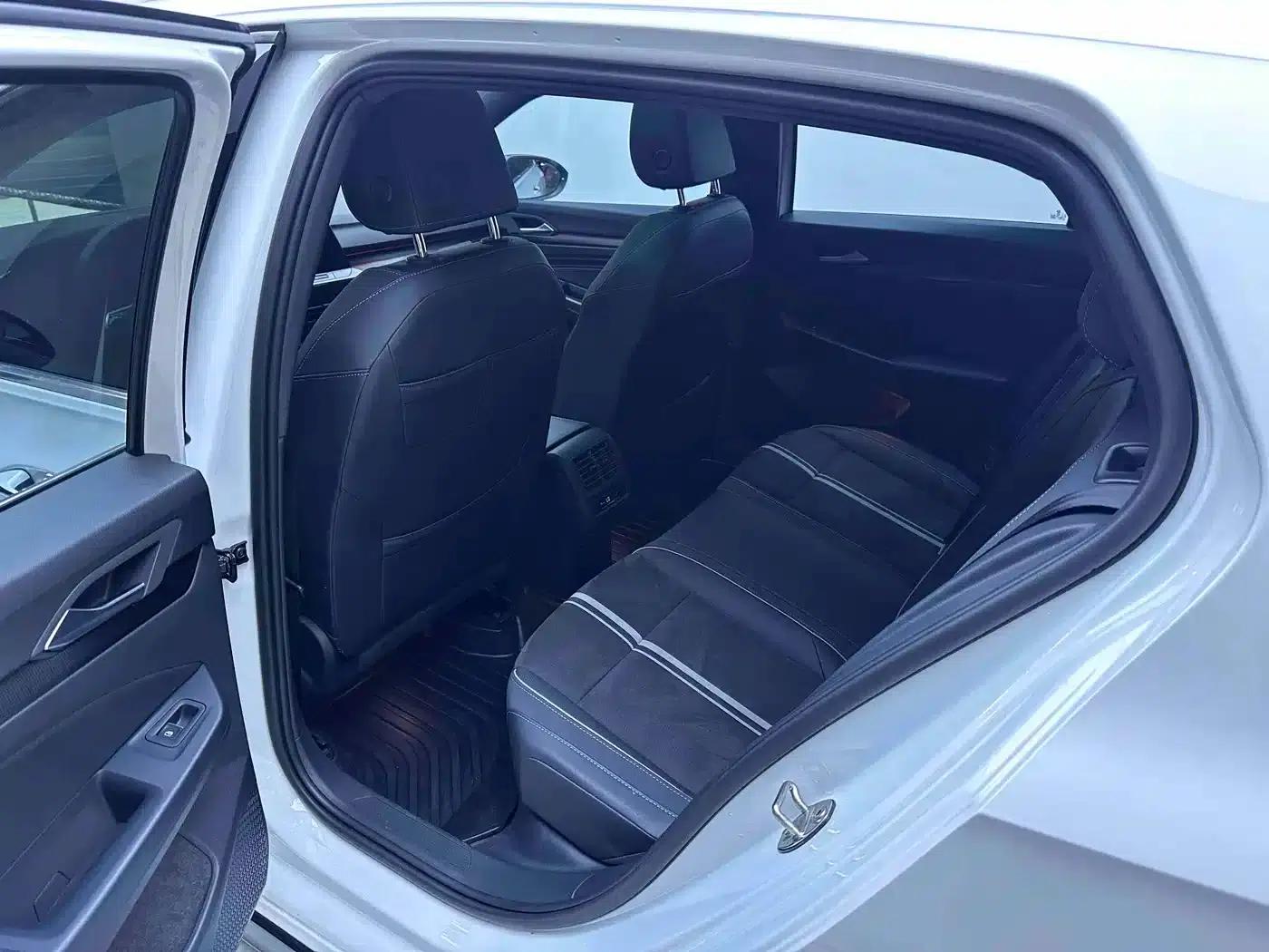2023 Golf 280TSI DSG R-Line Lite — миниатюра 9
