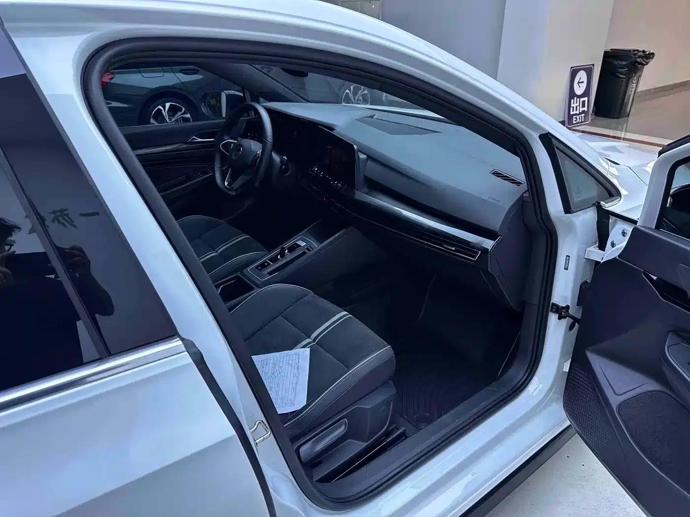 2023 Golf 280TSI DSG R-Line Lite — миниатюра 10