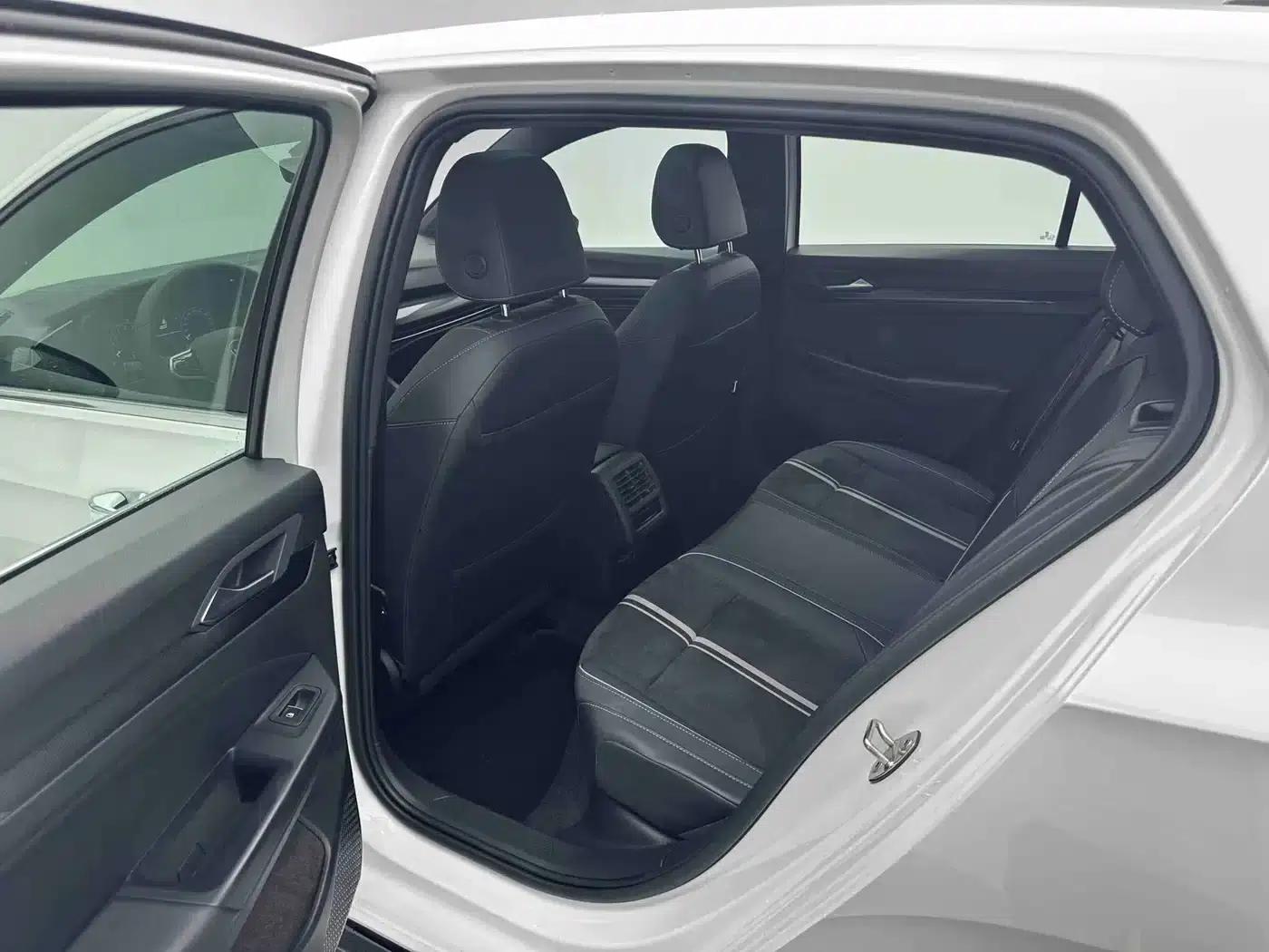 2023 Golf 280TSI DSG R-Line Lite — миниатюра 12