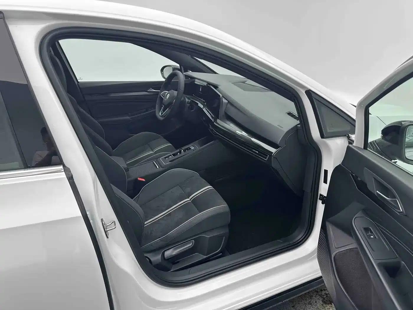 2023 Golf 280TSI DSG R-Line Lite — миниатюра 7