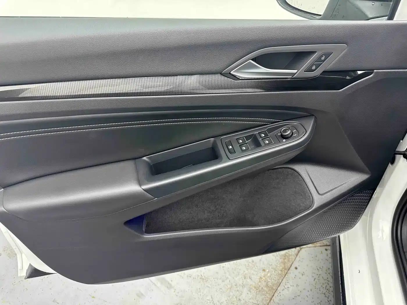 2023 Golf 280TSI DSG R-Line Lite — миниатюра 10