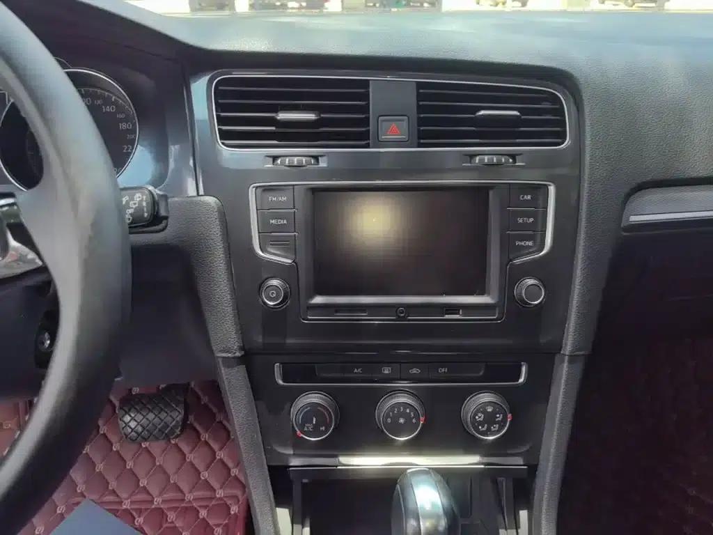 2017 Golf 1.6L Automatic Comfort Millionth Unit Commemorative Edition — миниатюра 13