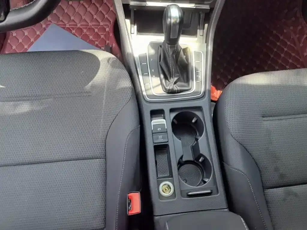 2017 Golf 1.6L Automatic Comfort Millionth Unit Commemorative Edition — миниатюра 14