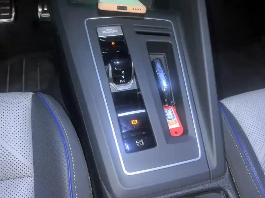 2025 Golf 300TSI R-Line — миниатюра 14