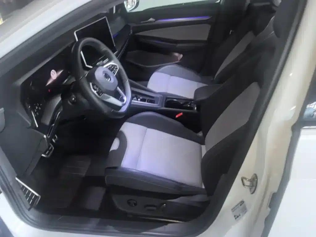 2025 Golf 300TSI R-Line — миниатюра 15