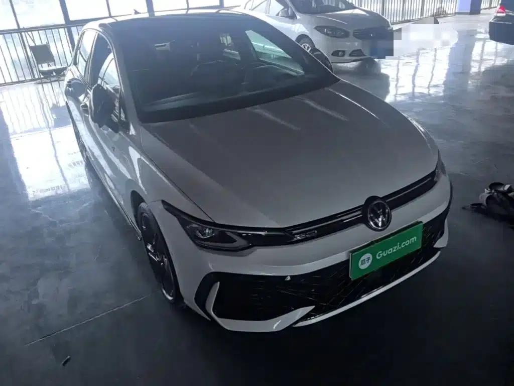 2025 Golf 300TSI R-Line — миниатюра 4