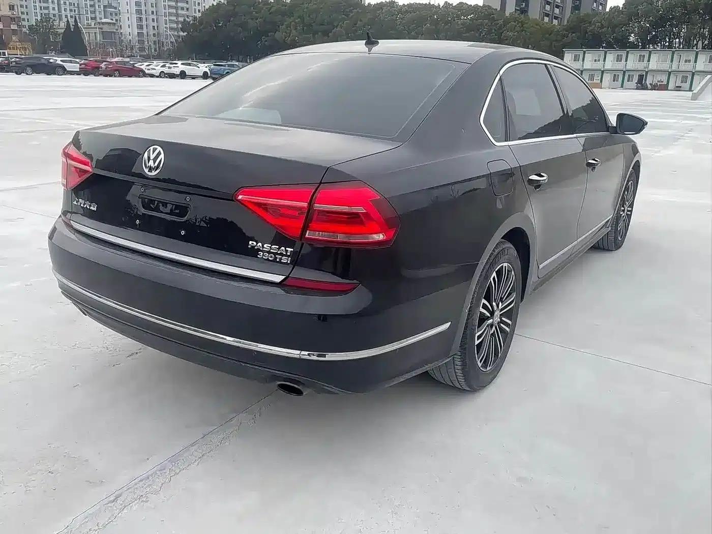 2017 Passat 330TSI DSG Premium Edition — миниатюра 5