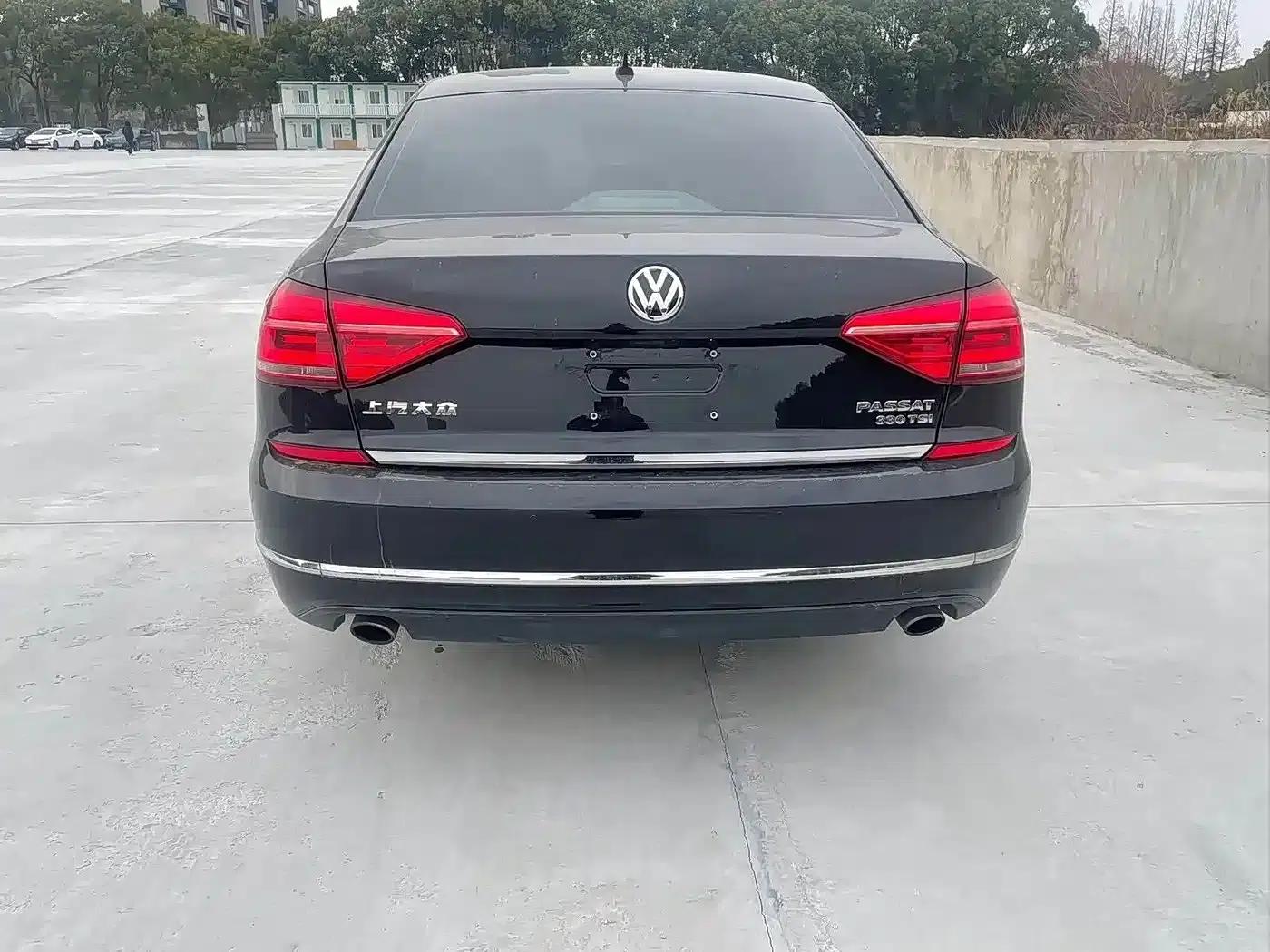 2017 Passat 330TSI DSG Premium Edition — миниатюра 7