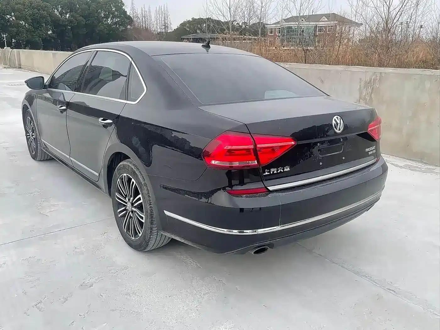 2017 Passat 330TSI DSG Premium Edition — миниатюра 10