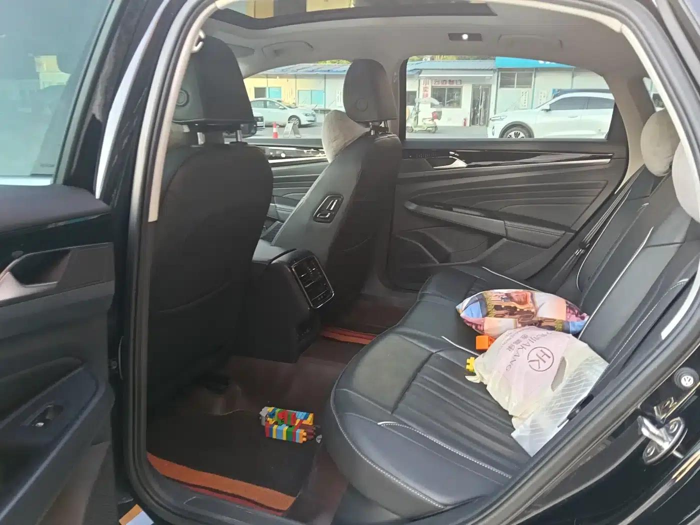 2023 Volkswagen Passat 330TSI Starry Sky Elite Edition — миниатюра 5