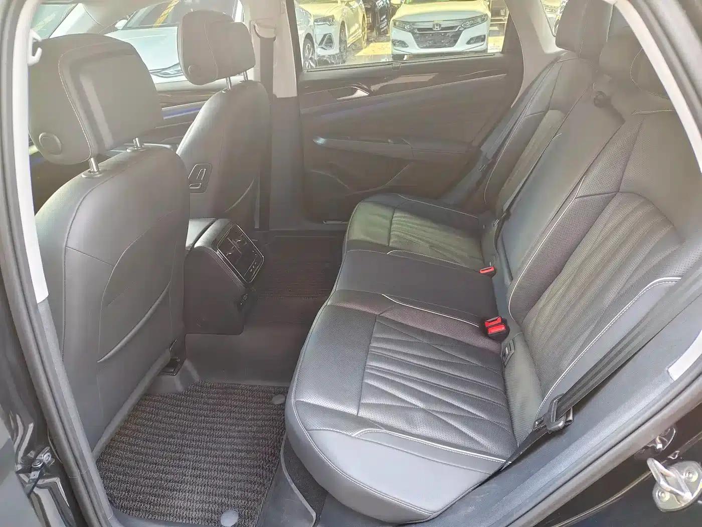 2023 Volkswagen Passat 330TSI Starry Sky Luxury Edition — миниатюра 9