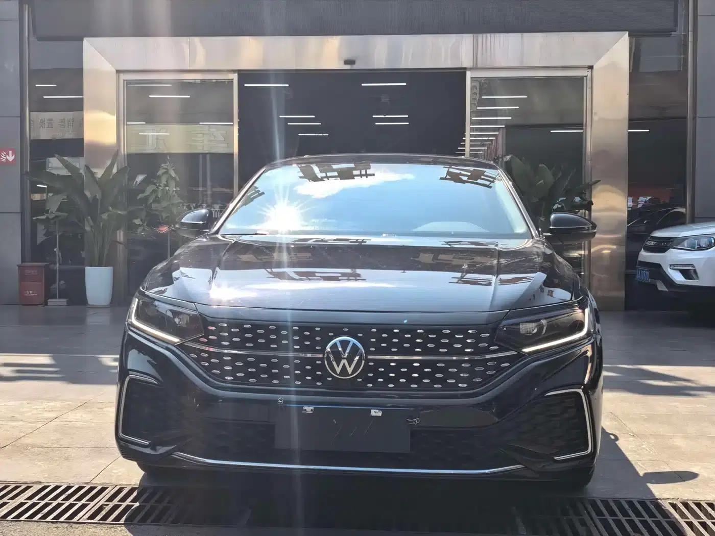 2022 Volkswagen Passat 330TSI Starry Sky Luxury Edition — миниатюра 2