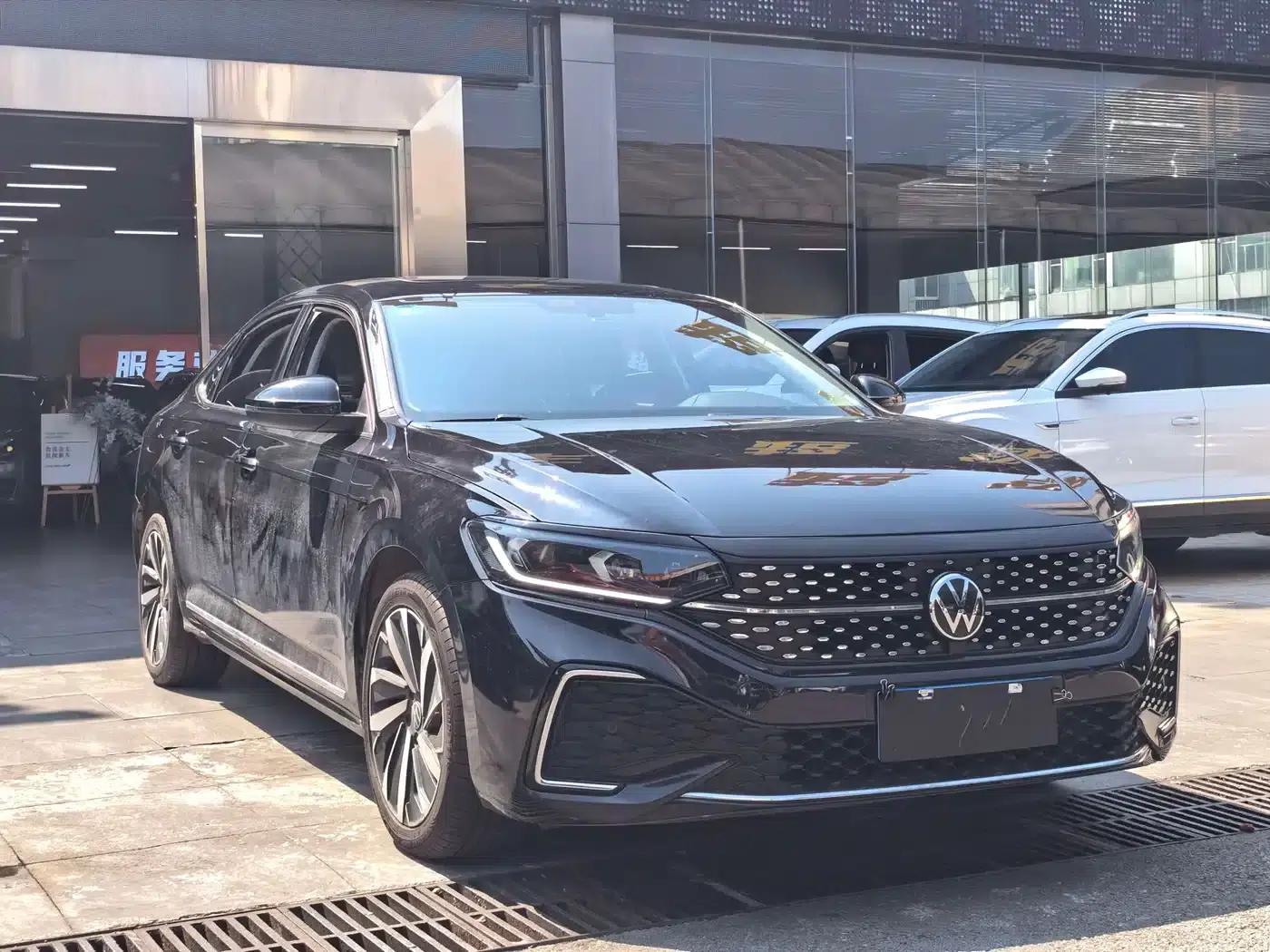 2022 Volkswagen Passat 330TSI Starry Sky Luxury Edition — миниатюра 3